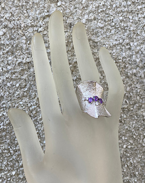 Ribbon Waves Ring in Sterling Silver with Amethyst & CZ