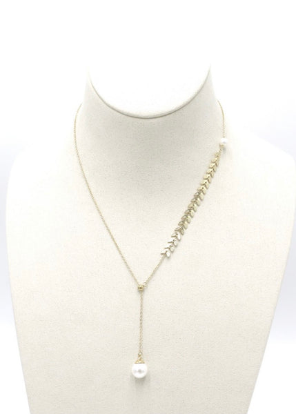 Asymmetric Necklace with Pearls